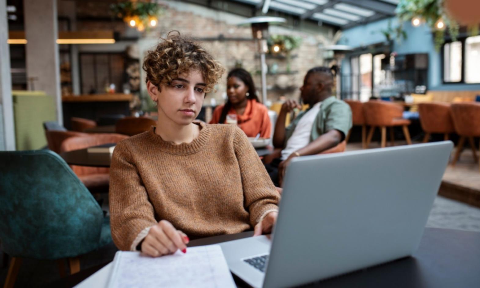 Persönliches Beratungsgespräch in ruhiger Atmosphäre